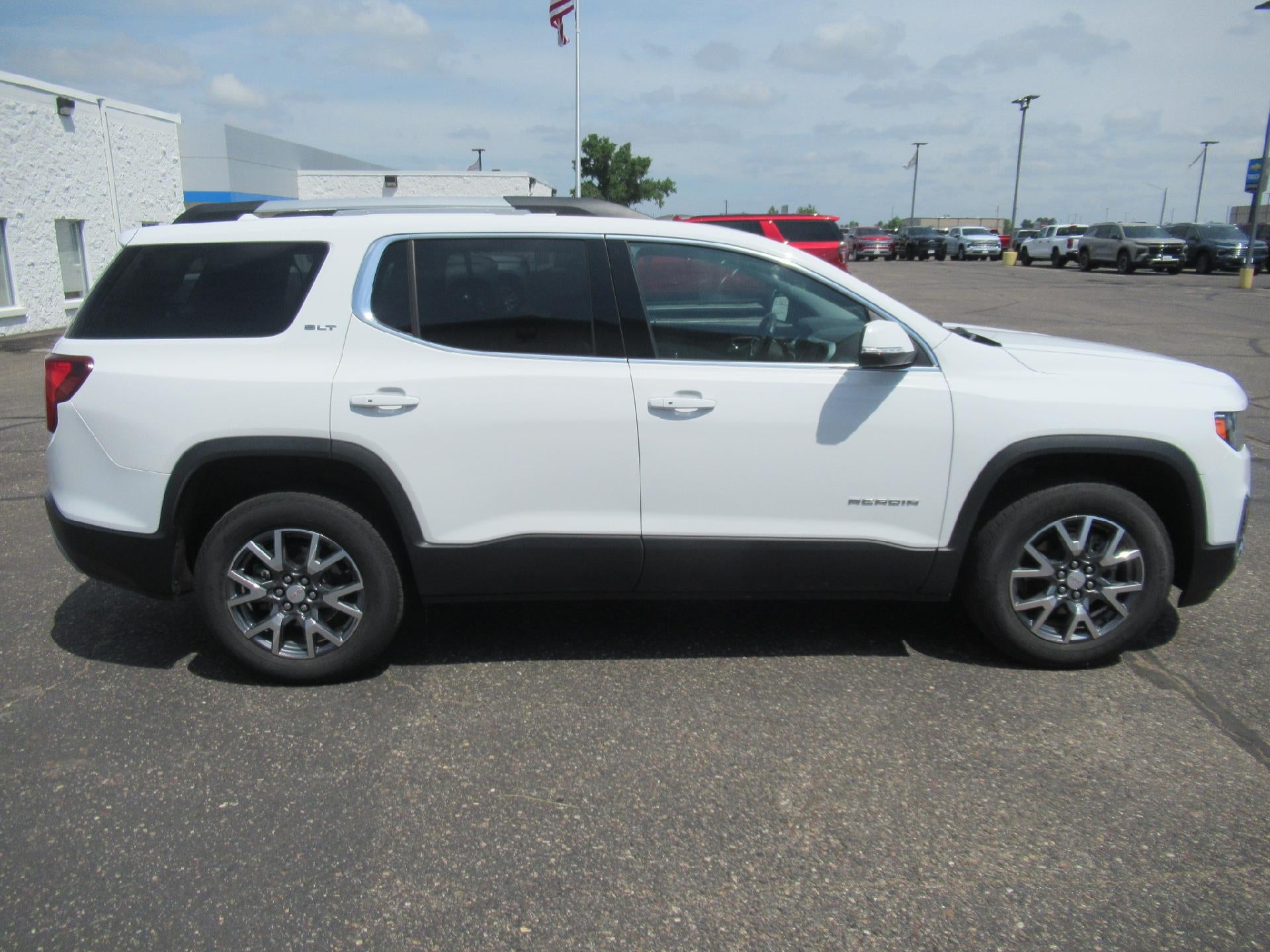 2023 GMC Acadia SLT