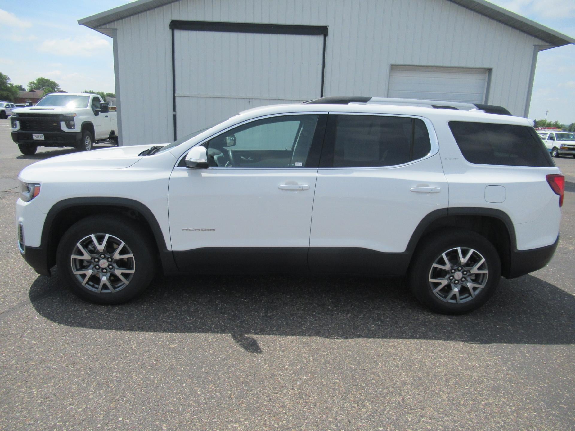 2023 GMC Acadia SLT