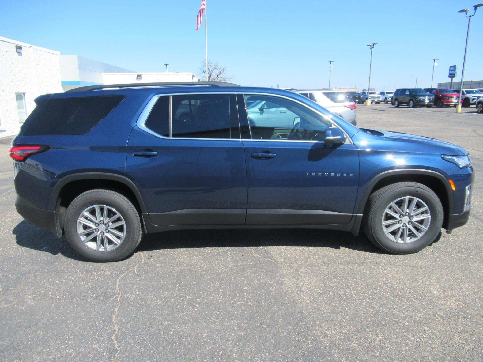 2023 Chevrolet Traverse LT Cloth