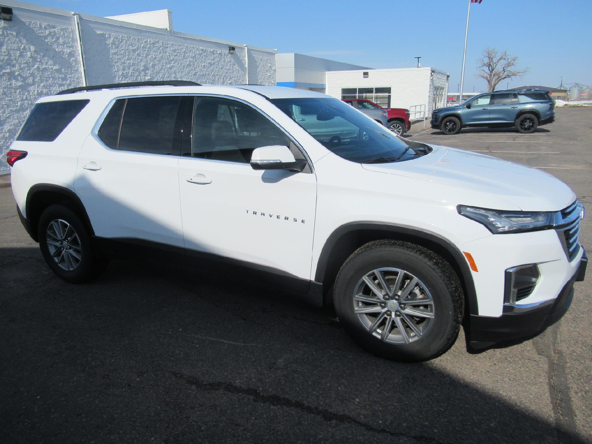 2023 Chevrolet Traverse LT Cloth