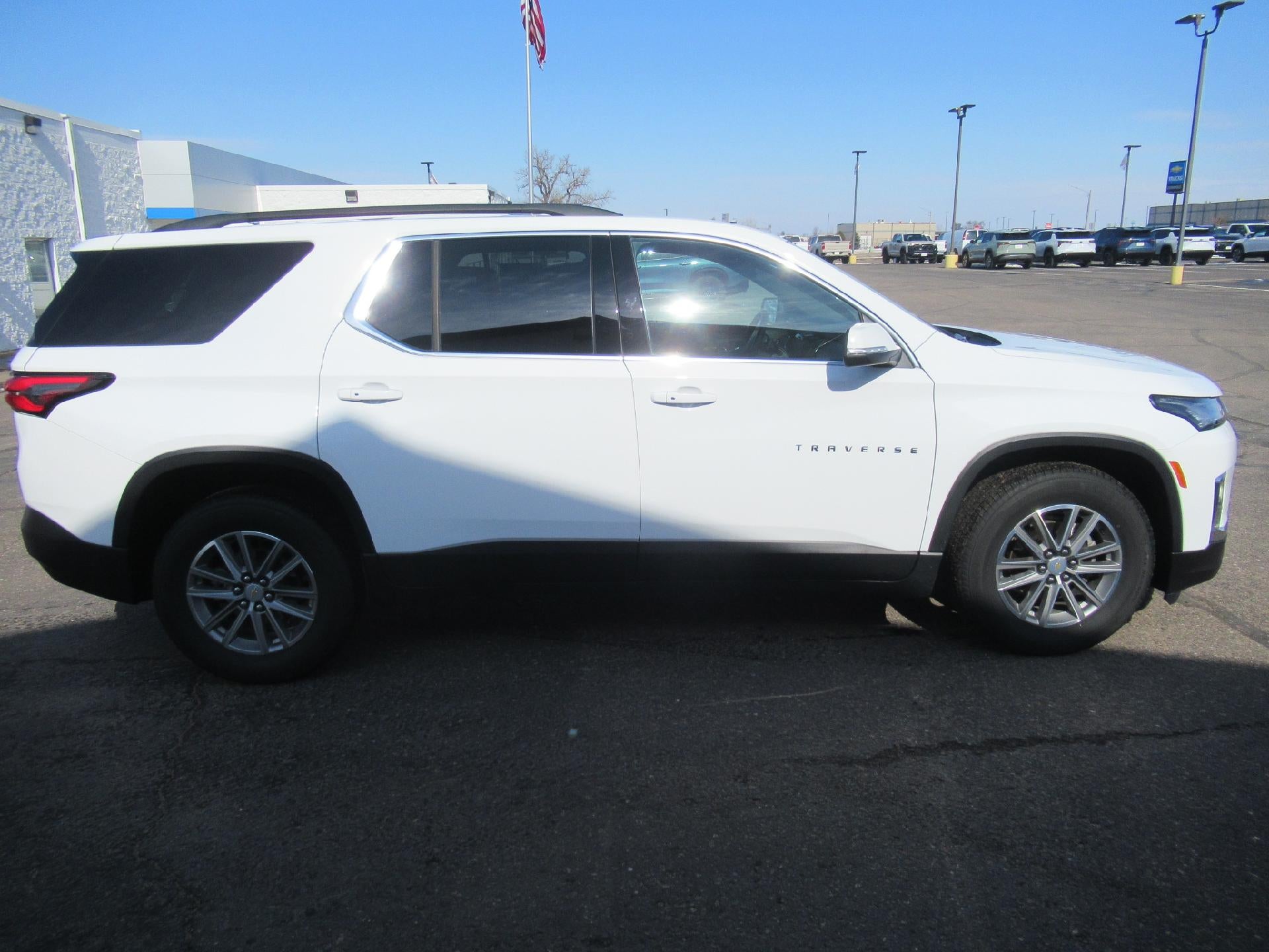 2023 Chevrolet Traverse LT Cloth