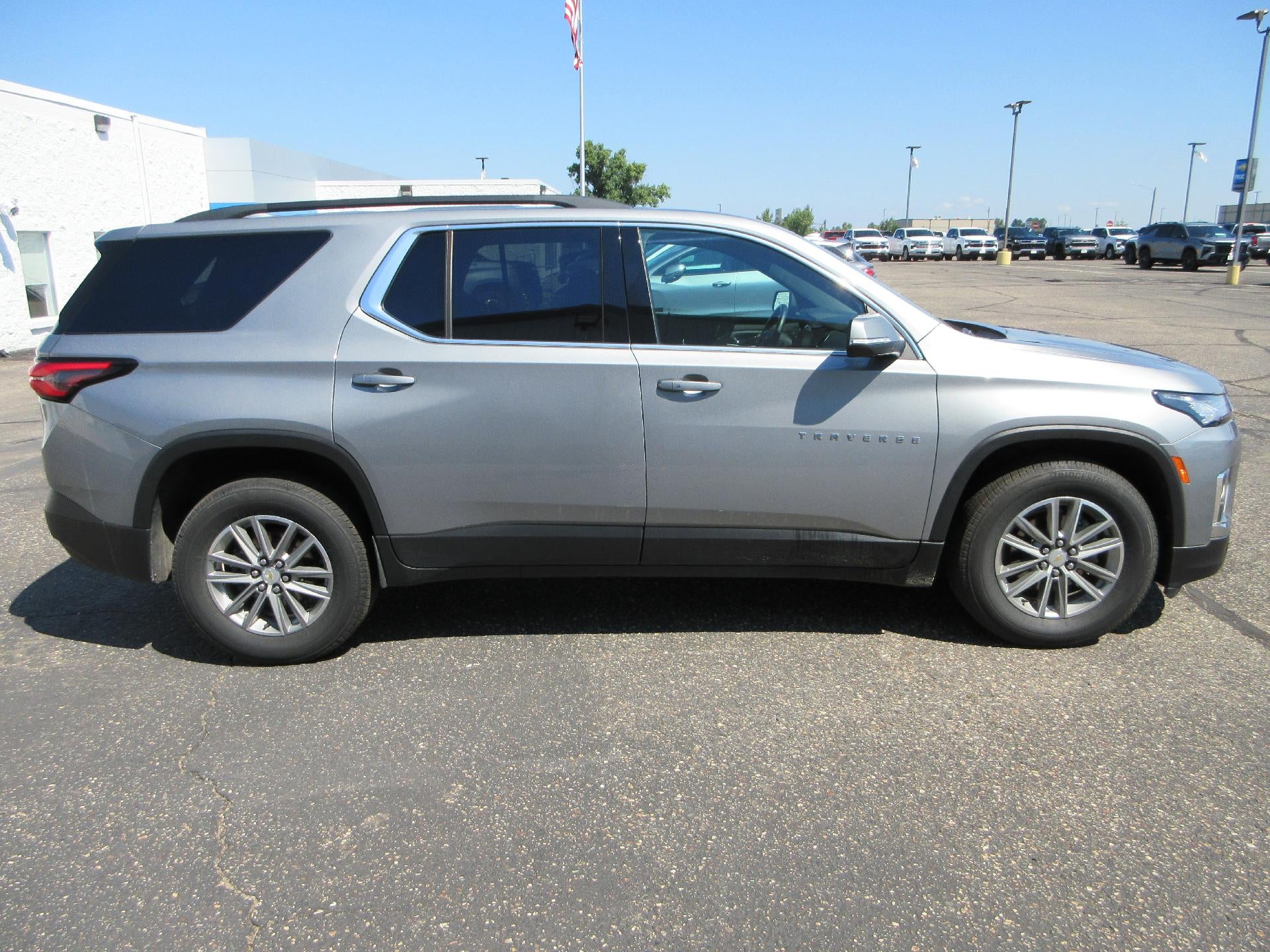 2023 Chevrolet Traverse LT Cloth