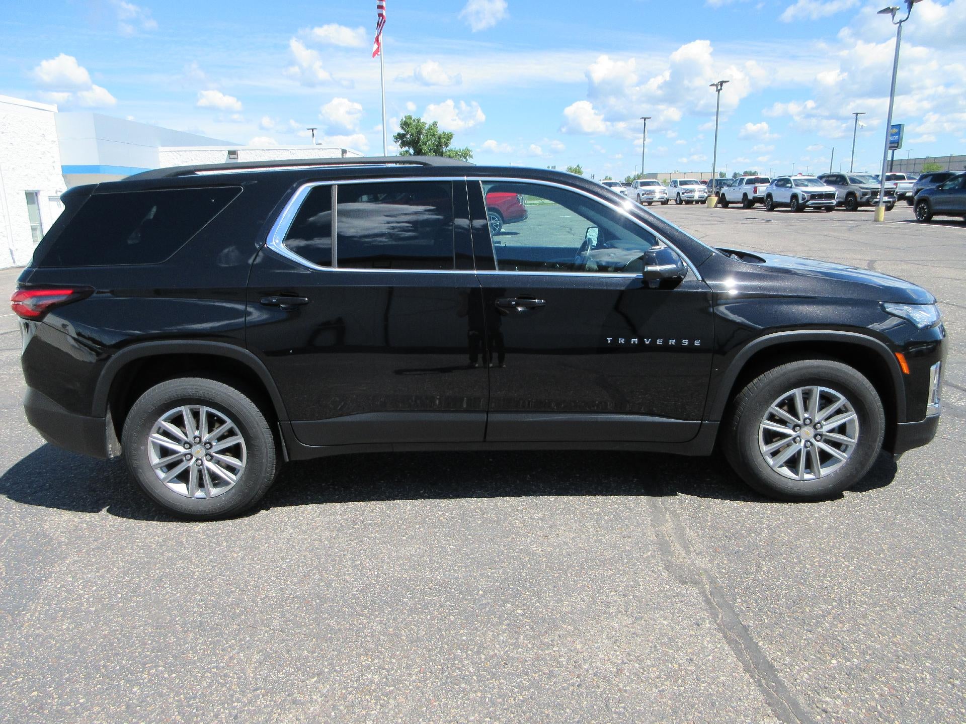 2022 Chevrolet Traverse LT Cloth