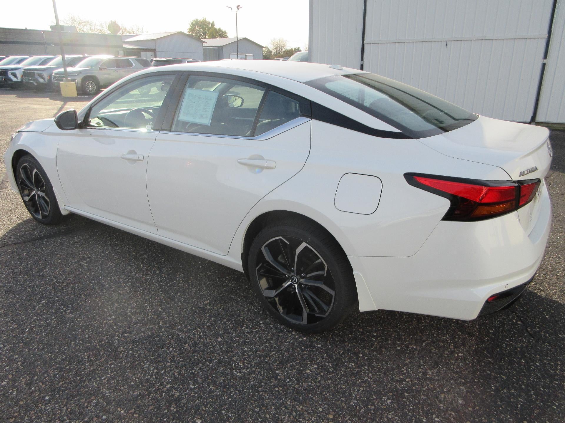 2025 Nissan Altima SR - Photo 7