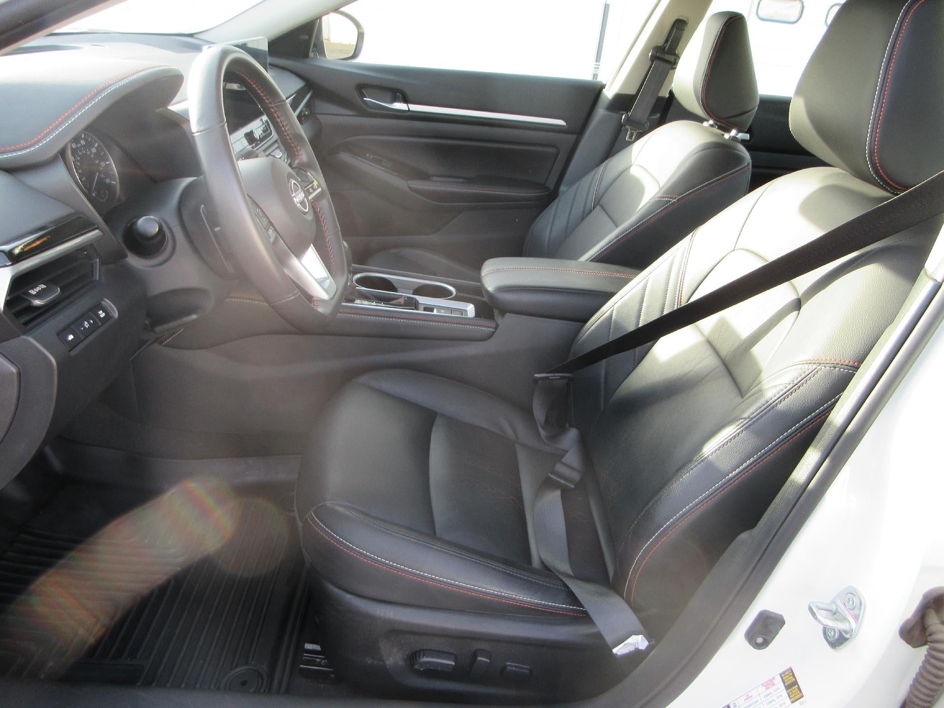 2025 Nissan Altima SR - Photo 9