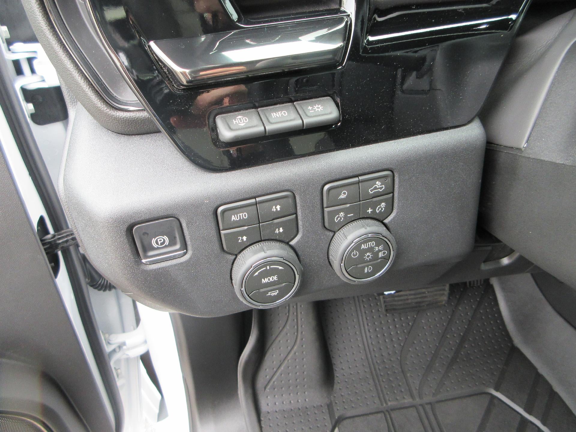 2026 Chevrolet Silverado 2500HD ZR2 - Photo 11